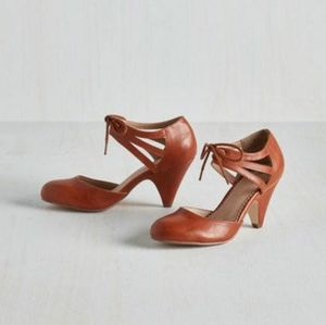 Modcloth Shimmy My Way Heel in Caramel